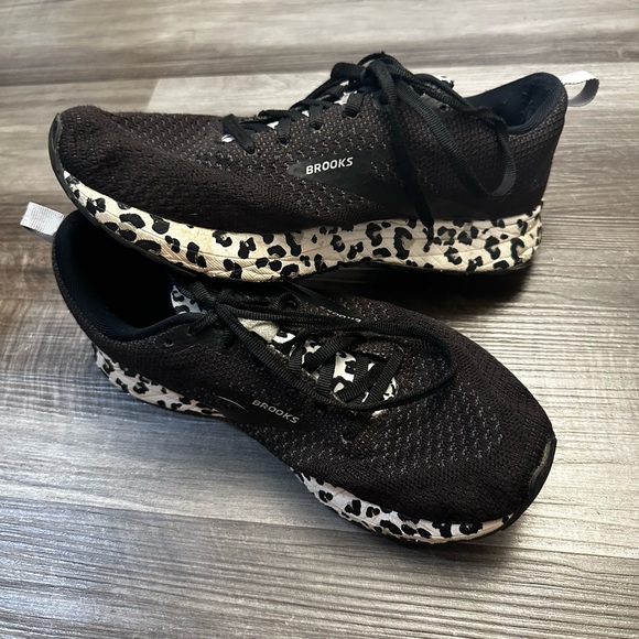 Brooks Women's Revel 4 Snow Leopard Running Sneakers size 8.5 - Picture 1 of 14